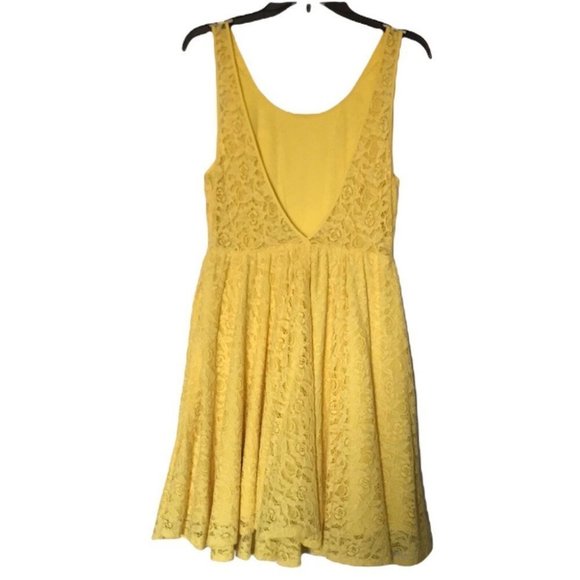 Pins AND NEEDLES Yellow Lace Scoop Neck V-Back Sleeveless Fit & Flare Size Large - Picture 2 of 4